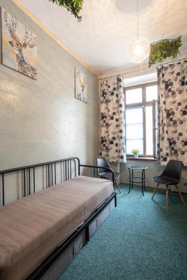 33 Hostel *