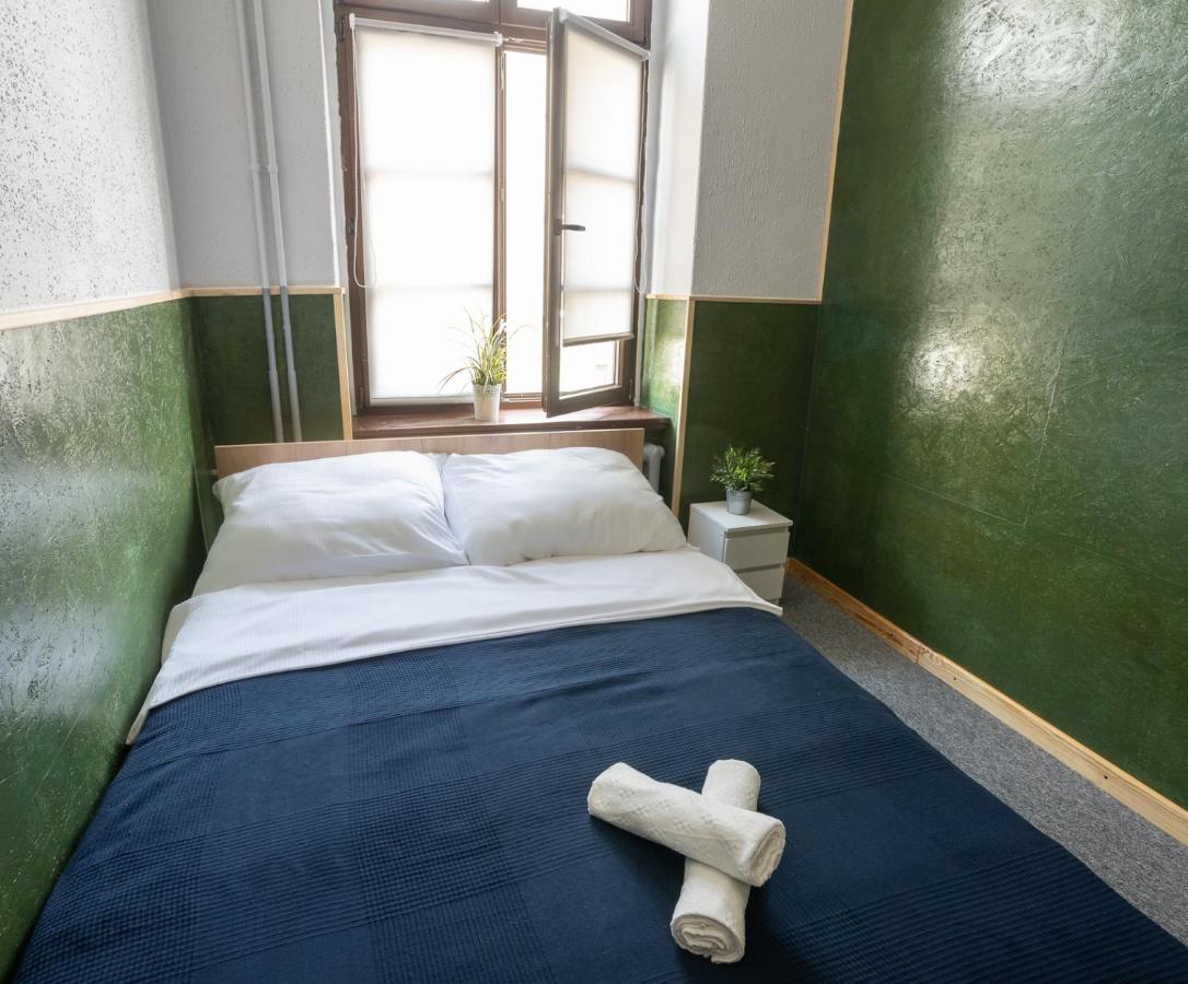 33 Hostel *